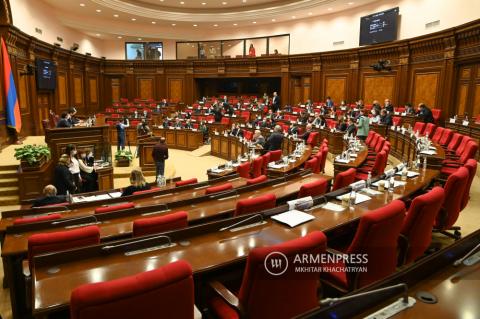 Ermenistan Hükümeti üyeleri, melletvekillerinin sorularını yanıtlıyor. CANLI