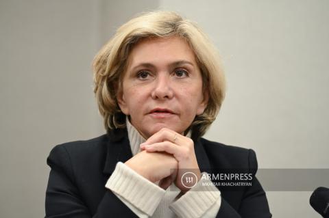 President of Regional Council of Île-de-France Valérie Pécresse 
meets with reporters in Yerevan