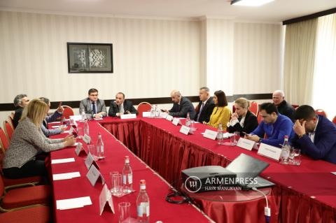 Round-table discussion on Crisis in Ukraine: How Should 
Armenia Position Itself 