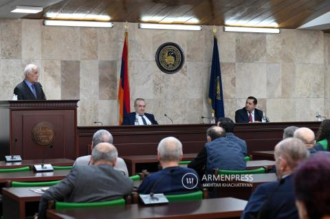 President of Armenia Vahagn Khachaturyan meets with 
members of Scientific Council of Yerevan State University 
