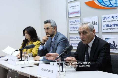 Press conference of Deputy Minister of Culture Ara Khzmalyan 
and President of Union of Composers of Armenia Aram Satyan