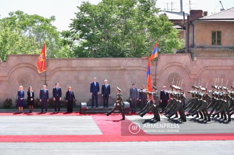 Welcoming ceremony of President of Montenegro Milo 
Đukanović at Armenian Presidency 