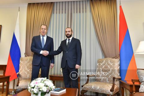 Armenian, Russian Foreign Ministers hold private meeting in 
Yerevan 