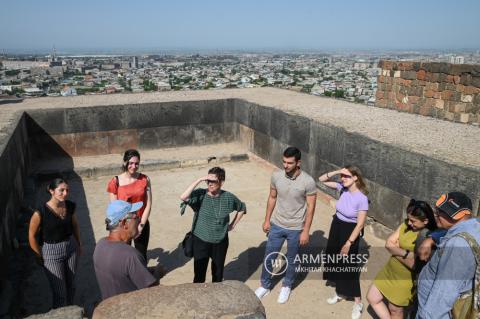 French Ambassador to Armenia, Director of Erebuni Museum, 
French archaeologists and representatives of Yerevan City Hall 
visit Erebuni archaeological site
