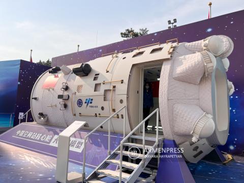 В выставочном центре Пекина представлены достижения 
Китая за предыдущие 10 лет