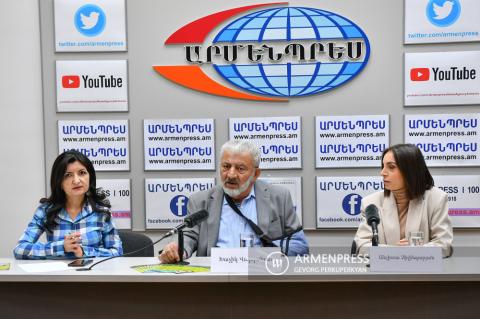 Bookinist director Khachik Vardanyan and communication 
manager Aelita Chilingaryan give press conference 