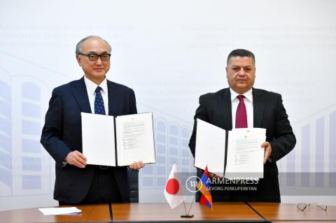 Signing ceremony of a program for renovating Vardakar water 
reservoir in Shirak province 