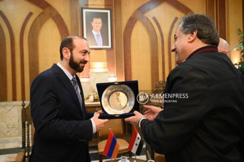 Armenian Foreign Minister Ararat Mirzoyan meets with 
Aleppo Governor Hussein Diab