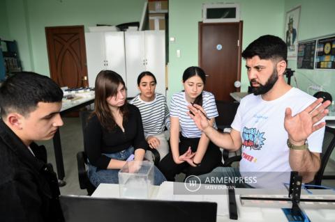 14 school students get to experience a day as a scientist in 
the Future Scientist program 
