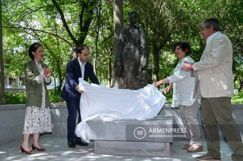 Торжественное открытие работы Гукаса Чубаряна «Да 
святится имя Твое» по случаю 100-летия скульптора