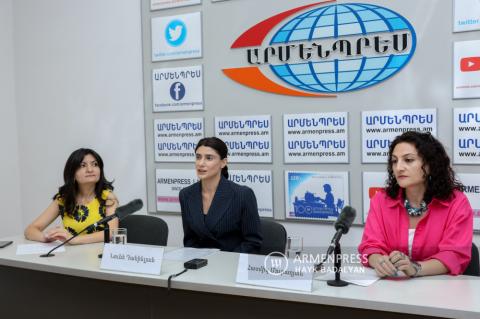 Press conference of Tek Tegh Theater member Nune 
Danielyan, Goethe Center Yerevan Cultural Projects 
Coordinator Mariam Gurzadyan