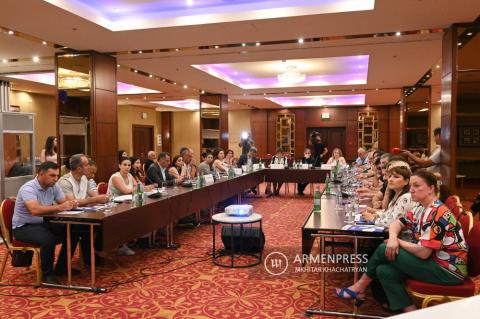 International round-table discussion on LEAD local 
development methodology 