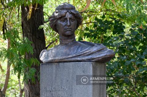 В пантеоне Комитаса восстановлен украденный 
памятник армянской поэтессе Шушаник Кургинян