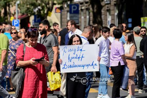 Աջակցություն Արցախին․ Երևանի փողոցներում երթ է անցկացվում