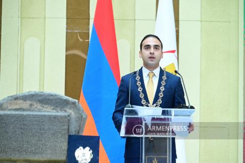 Yerevan'ın yeni seçilen belediye başkanı Tigran Avinyan'ın 
yemin töreni
