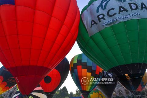 Красочные и сказочные воздушные шары в небе Еревана: стартовал международный фестиваль «Открой Армению с неба»