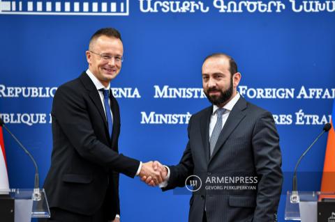 Ermenistan ve Macaristan dışişleri bakanlarının basın toplantısı