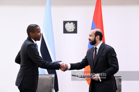 Армения и Ботсвана подписали документ об установлении дипломатических отношений