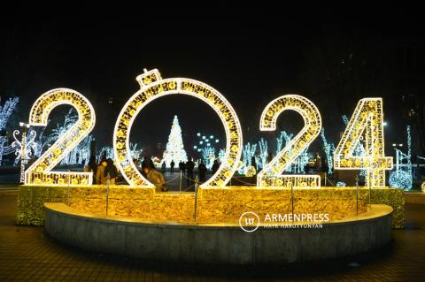 Yılbaşı ve Noel Bayramı arifesinde Yerevan sokakları