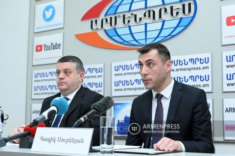 Conférence de presse du directeur du Centre 
d'hydrométéorologie et de monitoring 
du ministère arménien de l'environnement, Lévon Azizyan et 
son adjoint Gagik Sourenyan