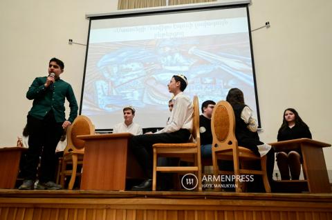 《萨逊的大卫》民族史诗首次出版150周年， 举行了比赛和
展览会