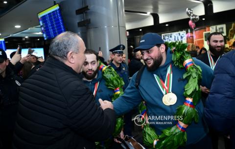 گزارش تصویری از ورود ملی پوشان وزنه برداری به ارمنستان پس از حضور در مسابقات قهرمانی اورپا