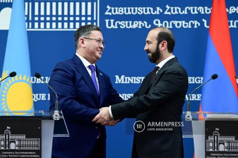 Ermenistan ve Kazakistan dışişleri bakanlarının basın toplantısı
