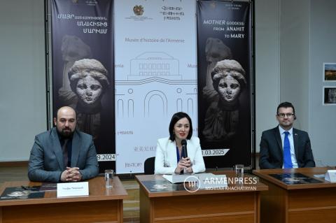 Conférence de presse de la ministre de l'éducation, des 
sciences, de la culture et des sports d'Arménie Zhanna 
Andreasyan, de l'ambassadeur britannique en Arménie John 
Gallagher et le d