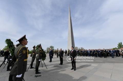 სომხეთის რესპუბლიკის უმაღლესმა ხელმძღვანელობამ 
პატივი მიაგო სომხების გენოციდის მსხვერპლთა ხსოვნას