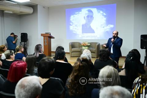 Présentation de l'exposition en ligne : " Voyages dans 
l'éternité : Noms, histoires et rêves"