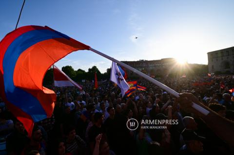 რესპუბლიკის მოედანზე მოძრაობა „ტავუში 
სამშობლოსთვის“ აქცია მიმდინარეობს