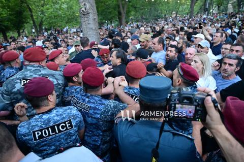 Участники митинга и полицейские представили в офис Омбудсмена Армении очень тревожную информацию