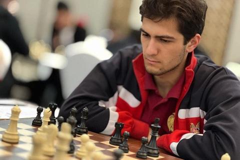 Мамикон Гарибян – лидер чемпионата мира по шахматам среди юношей до 20 лет