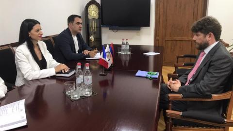 Embajador de Francia en Armenia se reunió con la defensora de Derechos Humanos