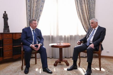 معاون نخست وزیر گریگوریان با معاون اول مدیر کل روس اتم در مورد پیشرفت پروژه های اجرا شده در ارمنستان گفتگو کرد