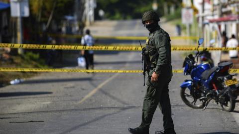 در کلمبیا خودروی حامل خانواده معاون نخست وزیر این کشور مورد اصابت گلوله قرار گرفته است