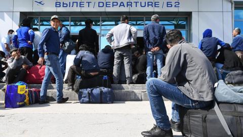 Более 1,5 тыс нелегальных мигрантов выдворят из РФ после рейда в Подмосковье