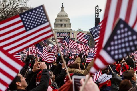 Полмиллиона иммигрантов могут получить гражданство США по новому плану Байдена