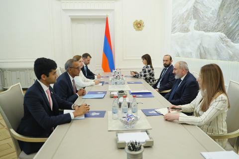 رئيس الوزراء نيكول باشينيان يستقبل نائب وزير الخارجية الأمريكي ريتشارد فيرما وبحث تعميق التعاون بين أرمينيا والولايات المتحدّة