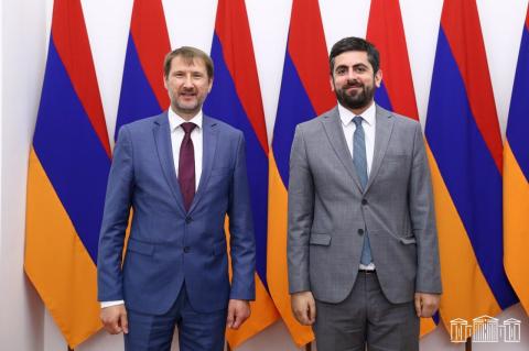Sargis Khandanian et le secrétaire d'État adjoint du ministère letton des Affaires étrangères ont discuté de l'expansion des relations interparlementaires