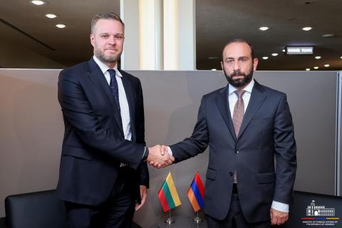 Les ministres arménien et lituanien des Affaires étrangères signent un protocole d'accord à Vilnius