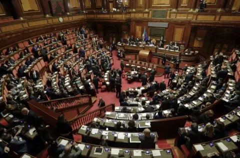 Сенат Италии одобрил реформу премьер-министра