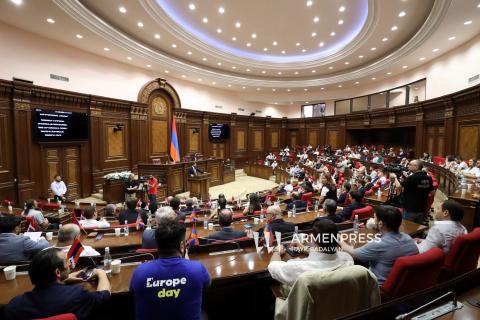 Audiencias parlamentarias sobre la posible membresía de Armenia en la Unión Europea  en la Asamblea Nacional