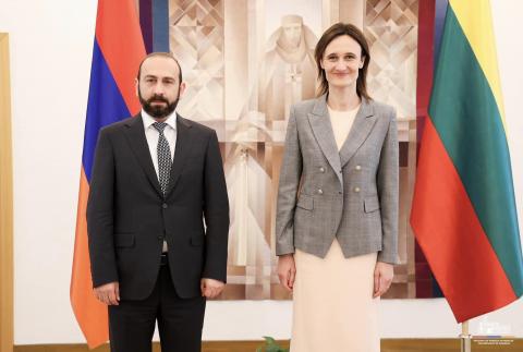 Ararat Mirzoyan se reunió con la presidenta del Seimas de Lituania