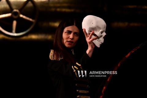 Interpretación inusual de "Hamlet" en el escenario del Teatro Dramático
