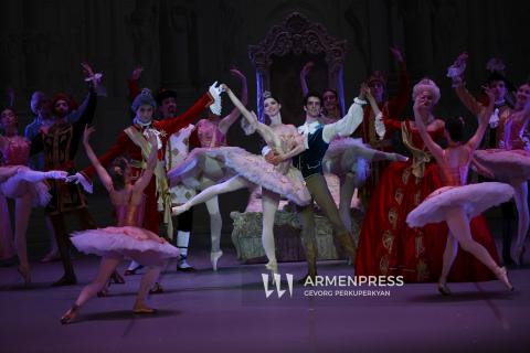 Հեքիաթային երաժշտություն, շքեղ բեմադրություն, փայլուն արտիստներ. Յակոբսոնի անվան բալետը Երևանում ներկայացրեց «Քնած գեղեցկուհին»