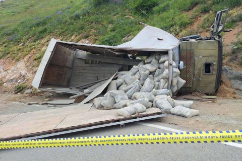 Քաջարան-Մեղրի ավտոճանապարհին կողաշրջված բեռնատարի վարորդը մահացել է