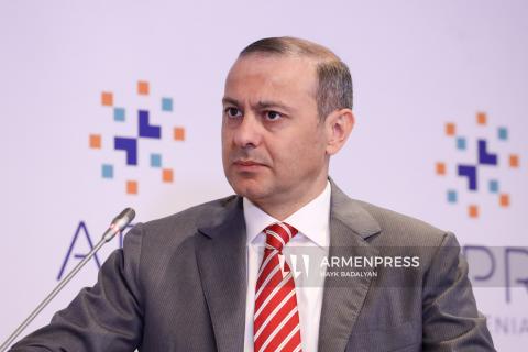 أمين مجلس الأمن الأرميني  أرمين كريكوريان يقول أن روسيا إلى الآن لم تعطي أرمينيا الأسلحة والذخائر التي دٌفعت ثمنها