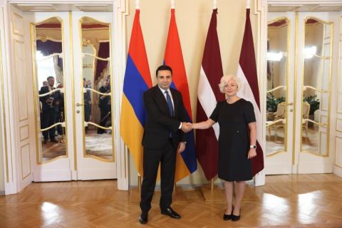 Alen Simonyan invites Daiga Mieriņa to visit Armenia