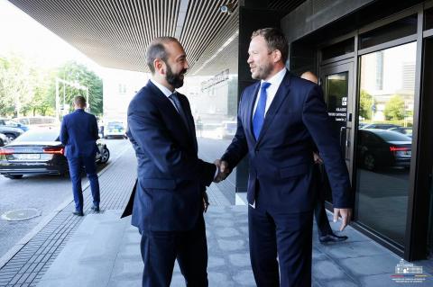 Ermenistan Dışişleri Bakanlığı'nda, Ararat Mirzoyan ve Margus Tsahkna arasında bir görüşme gerçekleşti